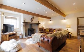 Cottage On The Green With Log Burner - Dog Friendly